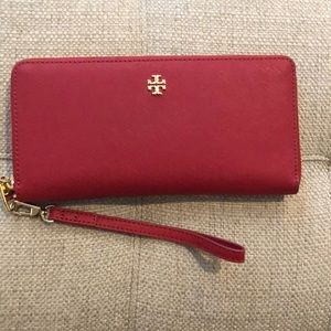 Authentic Tory Burch zip around wallet.